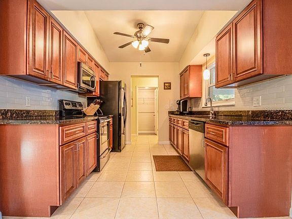 5th image of 1329 Stratford Dr