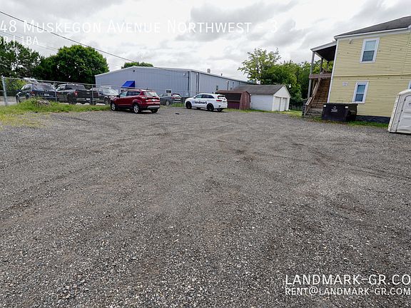 3rd image of 948 Muskegon Ave NW APT 3