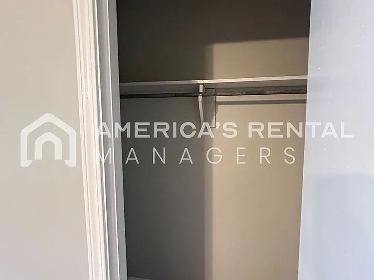 2422 Hampstead Dr — Photo 26