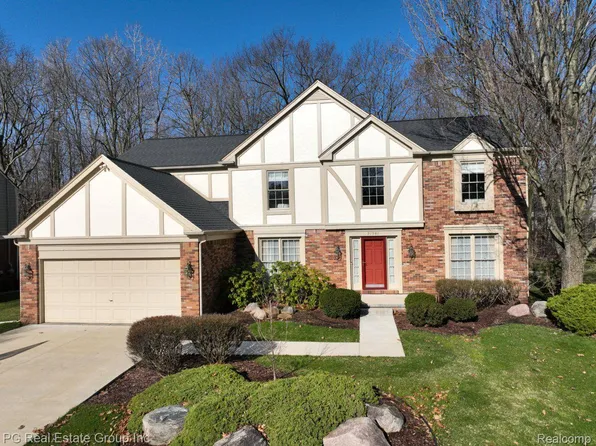 37981 Glengrove Dr, Farmington Hills, MI 48331