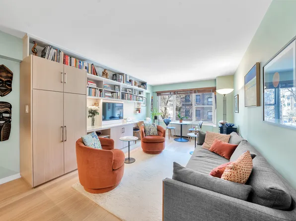 33 Greenwich Avenue image 1 of 5
