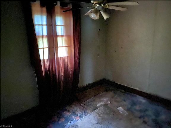 4th image of 724 Stoney Hill Cir