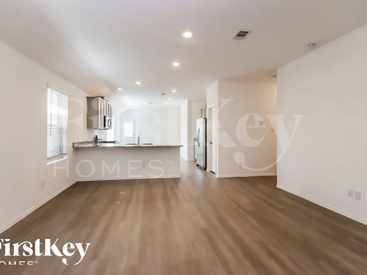 3 bed, 2.0 bath, 1494 sqft, $1,960 — Photo 3