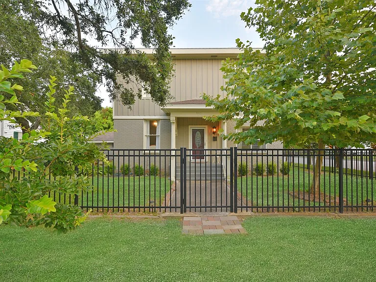 3427 Avenue L — Photo 2