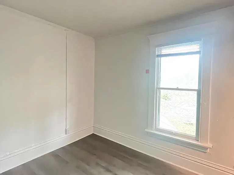 319 Franklin Ave — Photo 18