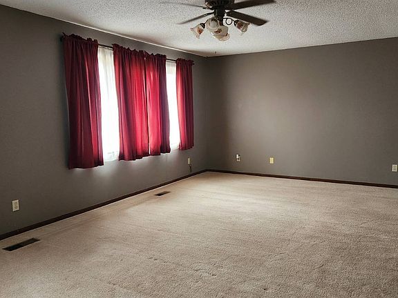 5th image of 621 N Gunbarrel Rd