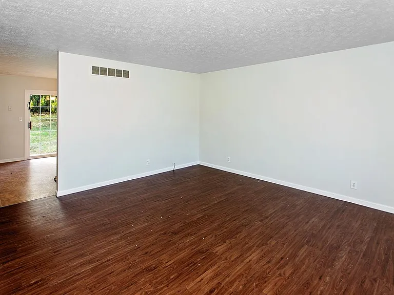 5695 Victoryview Ln — Photo 7