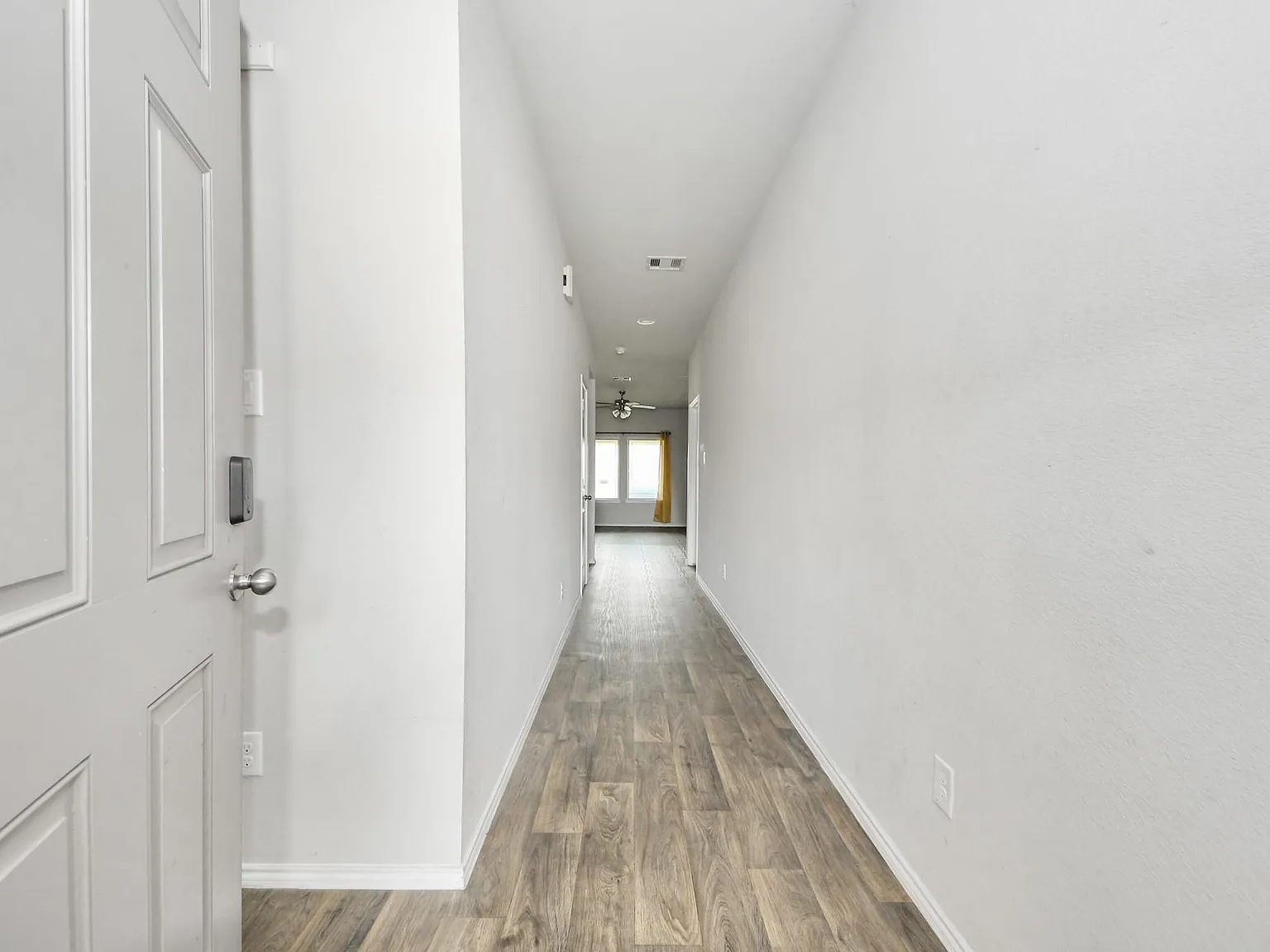 4 bed, 2.0 bath, 1720 sqft, $2,200 — Photo 4