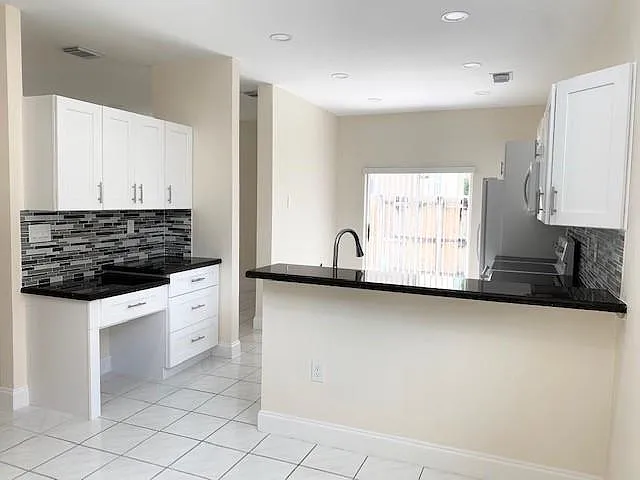 3145 N 37th Ave — Photo 11