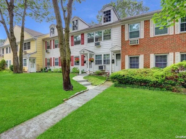 1108 Towne House #1108, Hauppauge, NY 11749