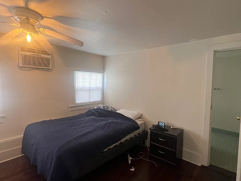 This 3bd/3ba is ON Broadway a Great Location for Student Life! — Photo 3