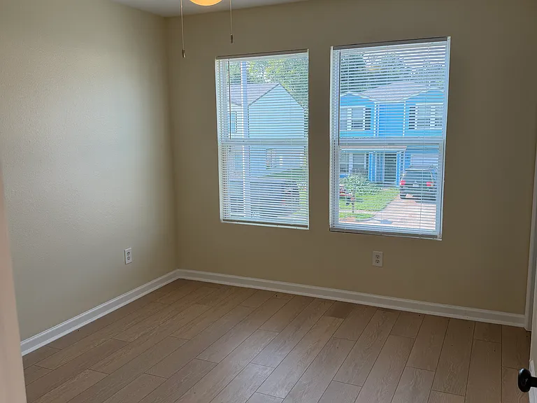 226 Dormont Dr NE — Photo 8