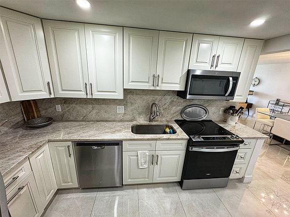 5th image of 101 Briny Avenue #1809