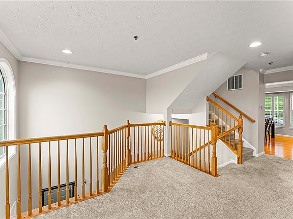 4th image of 932 Royal Ct