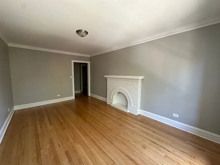 2339 W Rosemont Ave #3 — Photo 5