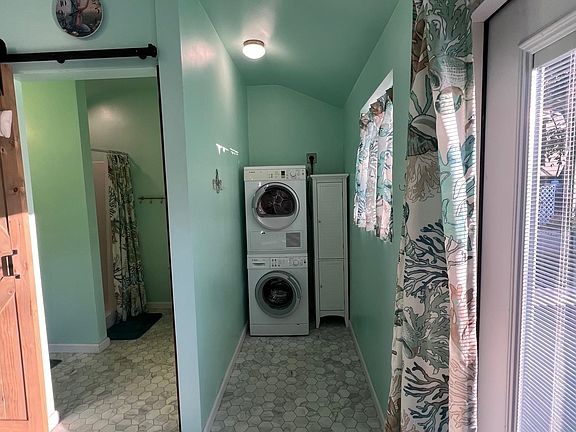 3rd image of 94 Horn Cir