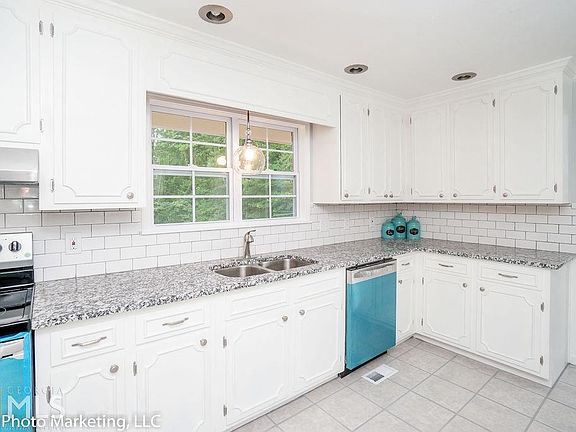 4th image of 6449 Ponderosa Dr