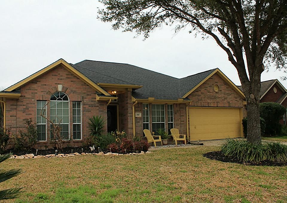 1st image of 810 N Hampton Dr