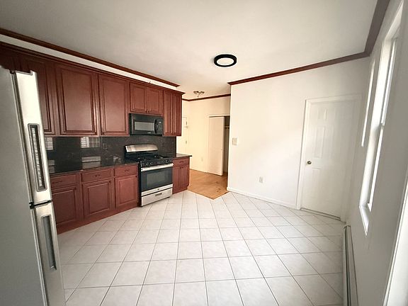 2nd image of 16 Woodlawn Ave #3E