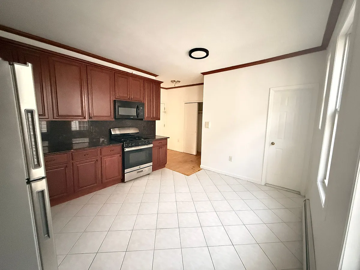 Building Photo - 16 Woodlawn Ave #3E