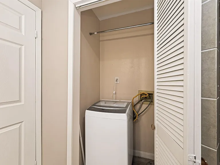 1529 Wirt Rd #1 — Photo 12