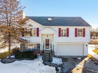 7109 Streamwood Dr, Ypsilanti, MI 48197