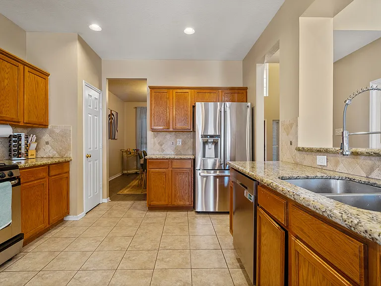 22903 Thistlebury Ln — Photo 17