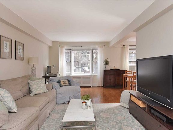 3rd image of 135 Willow St APT 112