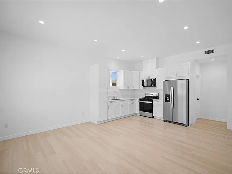 7247 Cleon Ave — Photo 5