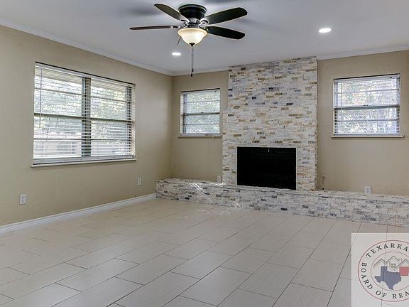 5th image of 224 Marguerite Dr