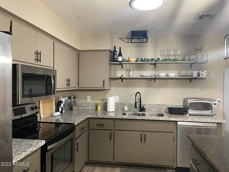 812 N 86th Pl — Photo 4