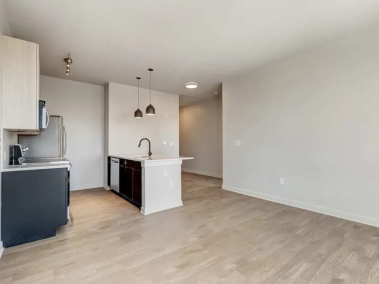115 W Hamburg — Photo 34
