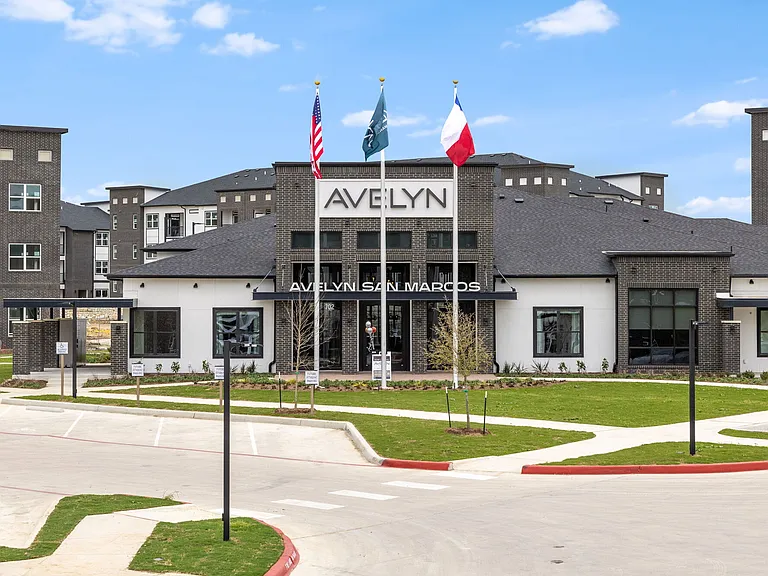 Avelyn San Marcos — Photo 36