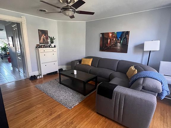 4th image of 3319 N Kenmore Ave APT 2