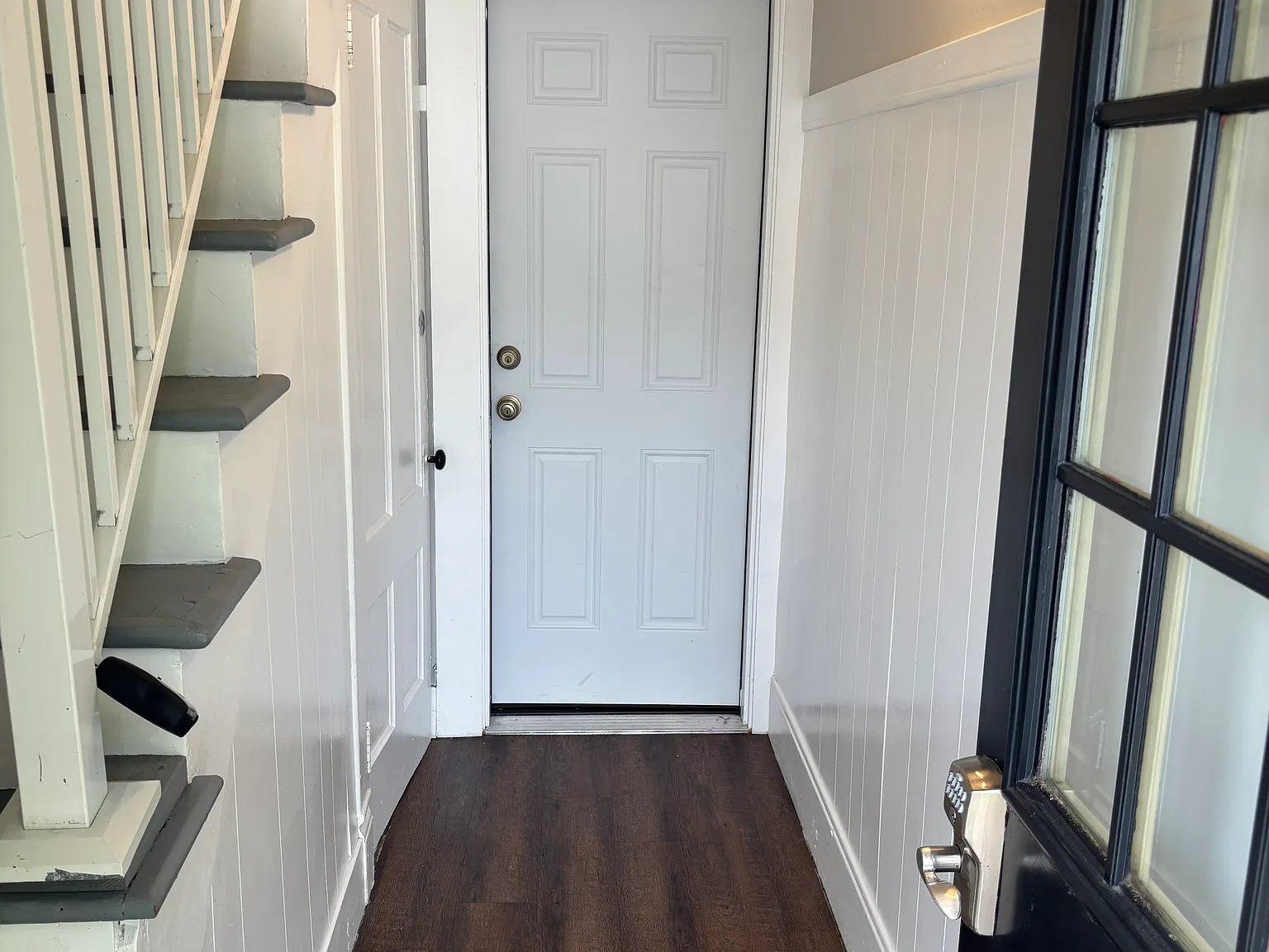 3 bed, 900 sqft, $2,500 — Photo 2