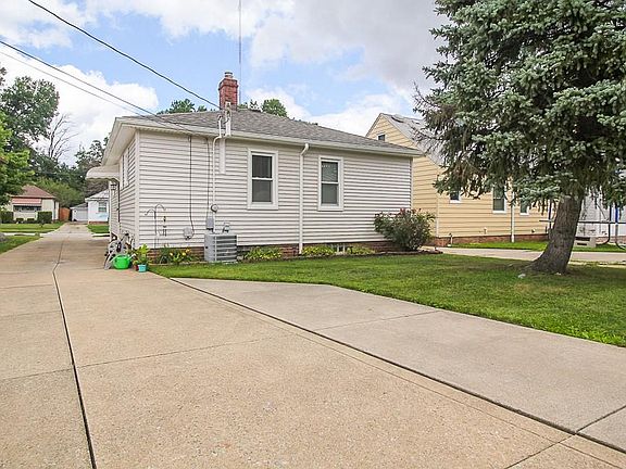 3rd image of 2835 Park Dr