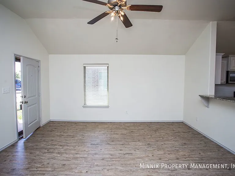 1118 Preston Trl — Photo 24