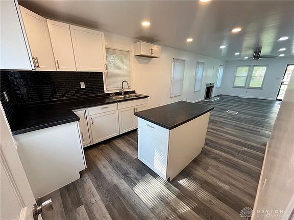 4th image of 728 Leland Ave