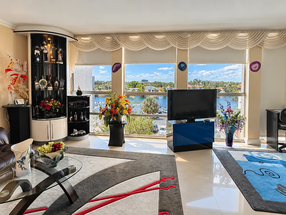 701 Three Islands Blvd #518