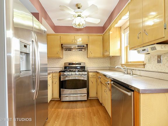 3rd image of 10120 S Minnick Ave