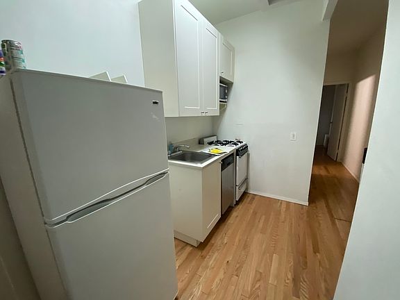 3rd image of 366 W 52nd St Frnt 1