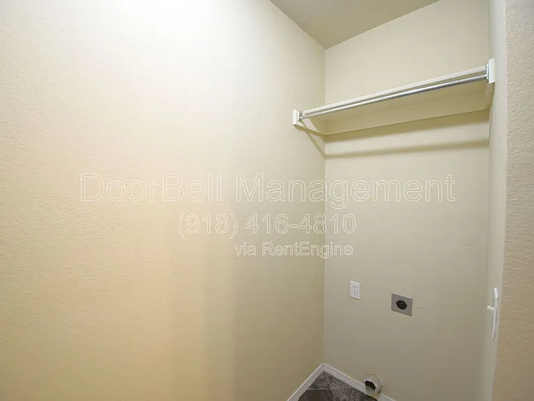 89 W Fairlane Ct — Photo 12