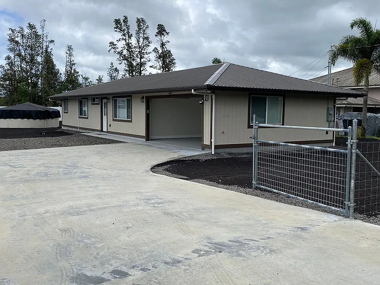 16-2115 Emerald Dr — Photo 1