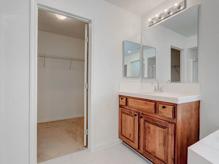 985 Noah Valley St — Photo 38