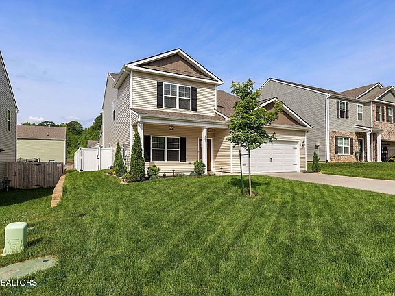3rd image of 321 Hayley Marie Ln