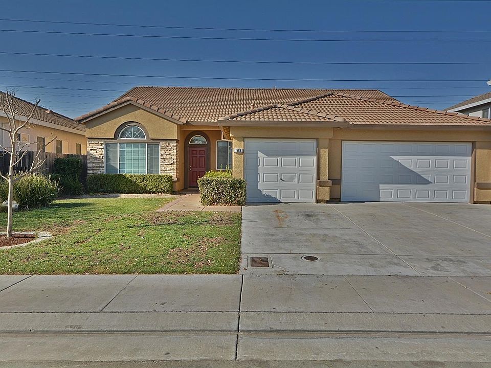 Great curb appeal with no rear neighbors.
