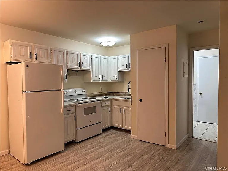 15 Kelly Ln #D — Photo 3