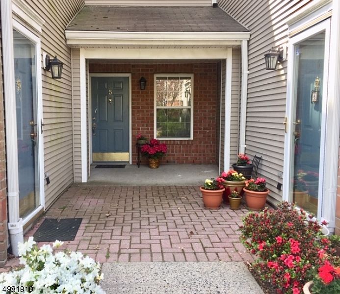 1st image of 5 Greenbrook Dr #5