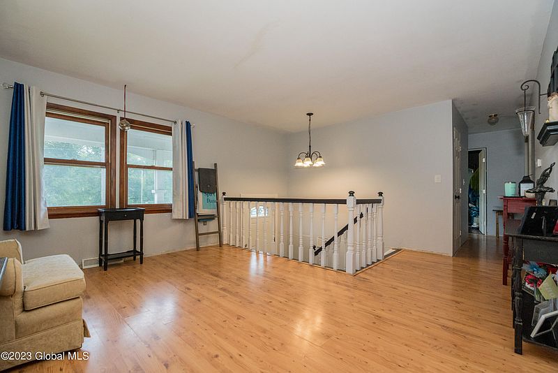 5th image of 210 Ballston Avenue