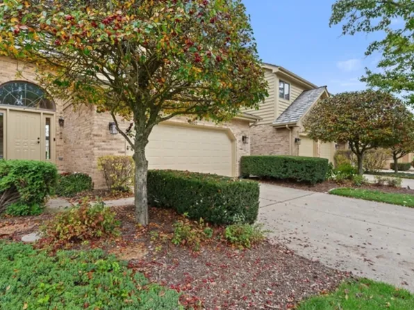 8507 Hemlock Ln, Darien, IL 60561